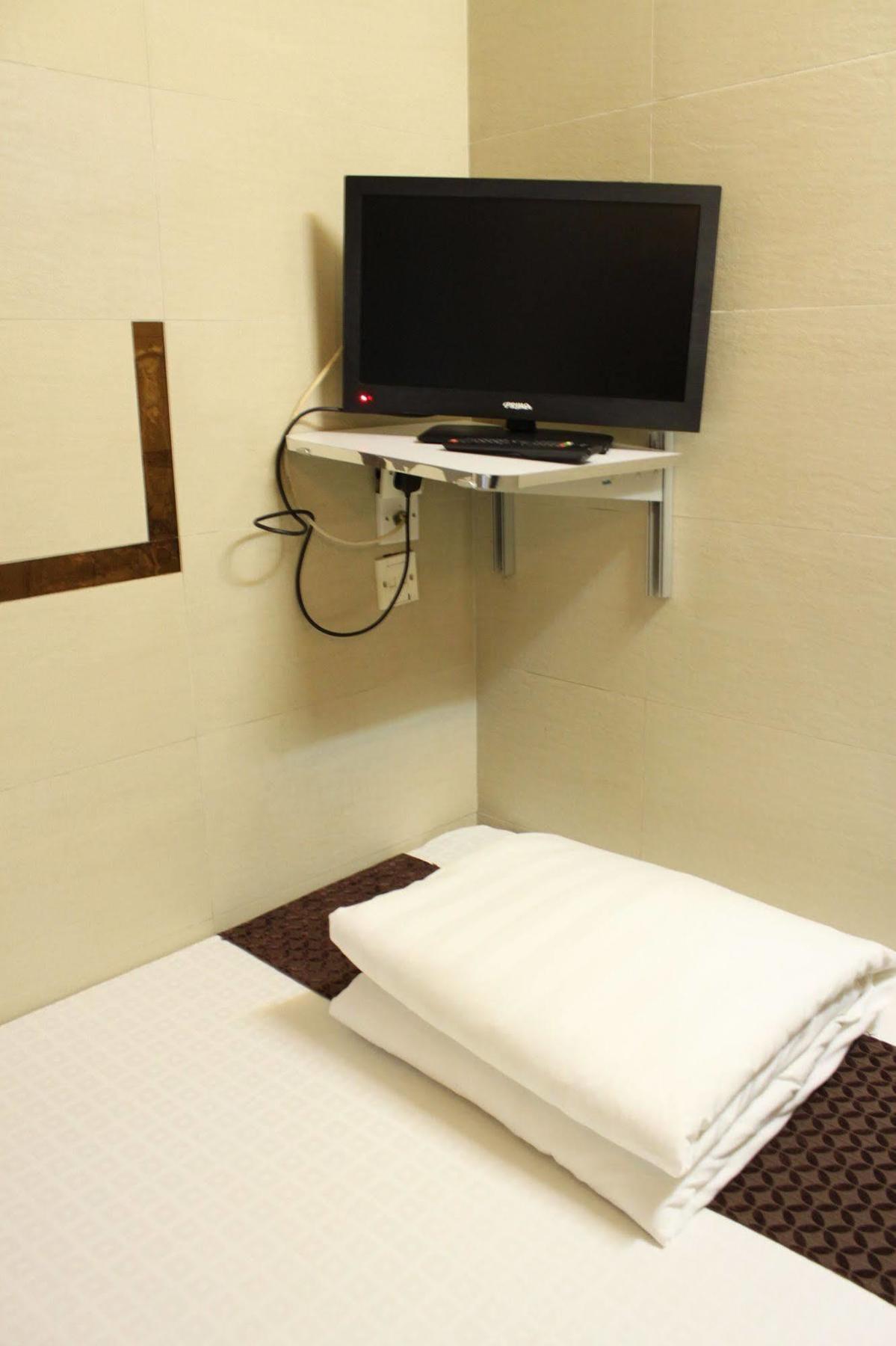 Osaka Hostel Хонконг Екстериор снимка