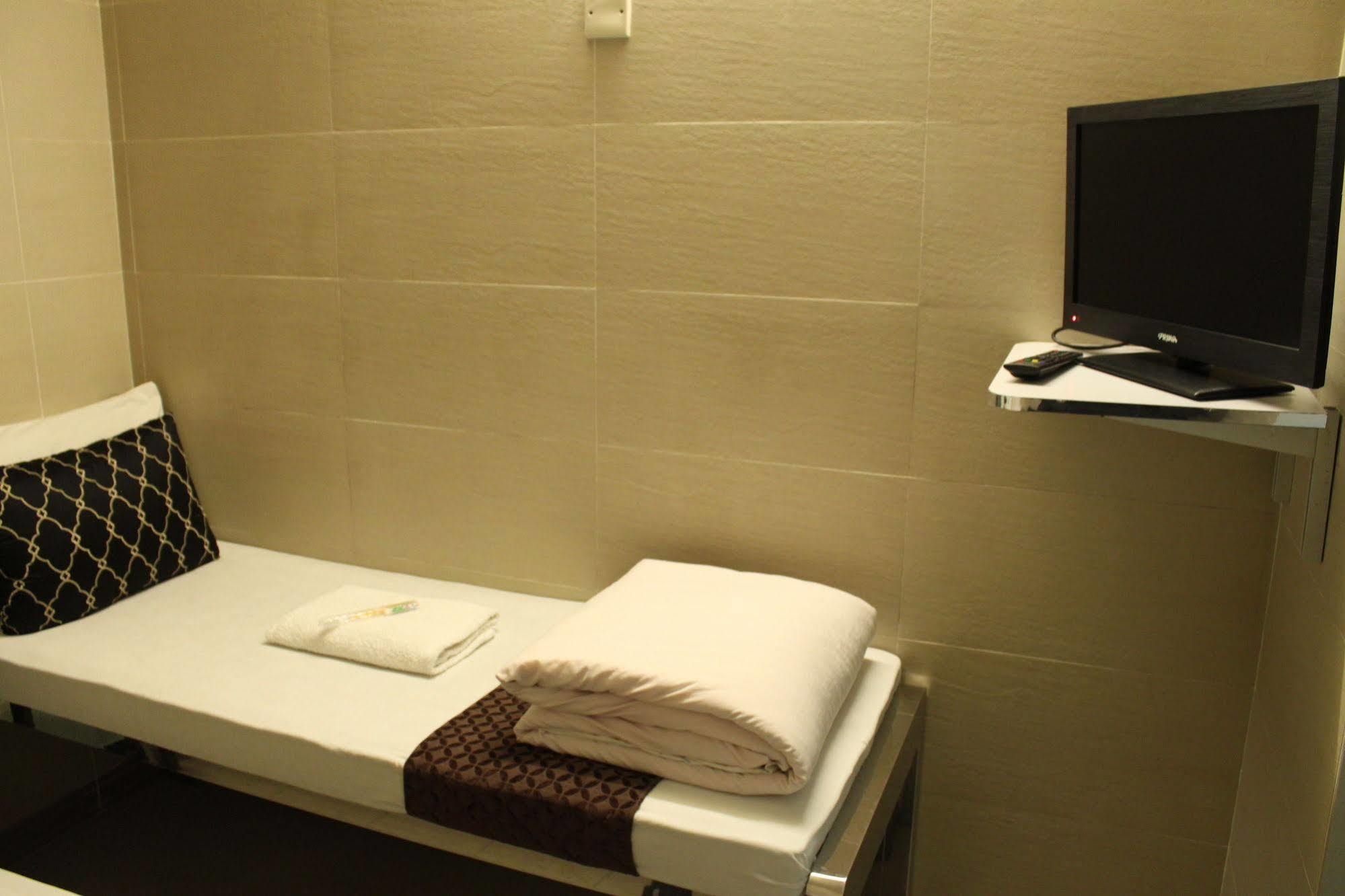 Osaka Hostel Хонконг Екстериор снимка